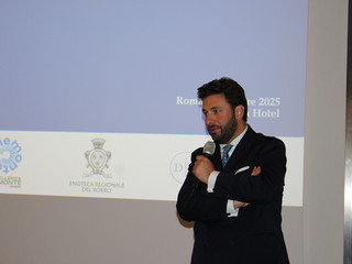Alcuni momenti dell'evento di presentazione di prodotti tipici regionali a Roma Alcuni momenti dell'evento di presentazione di prodotti tipici regionali a Roma