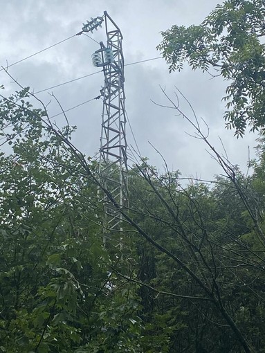 Danni da maltempo a Termee Sant'Anna di Valdieri, rirpristinate in tempi record le linee elettriche Danni da maltempo a Termee Sant'Anna di Valdieri, rirpristinate in tempi record le linee elettriche