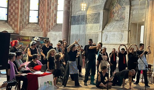 Il gruppo teatro ‘Instabili’ della Carovana