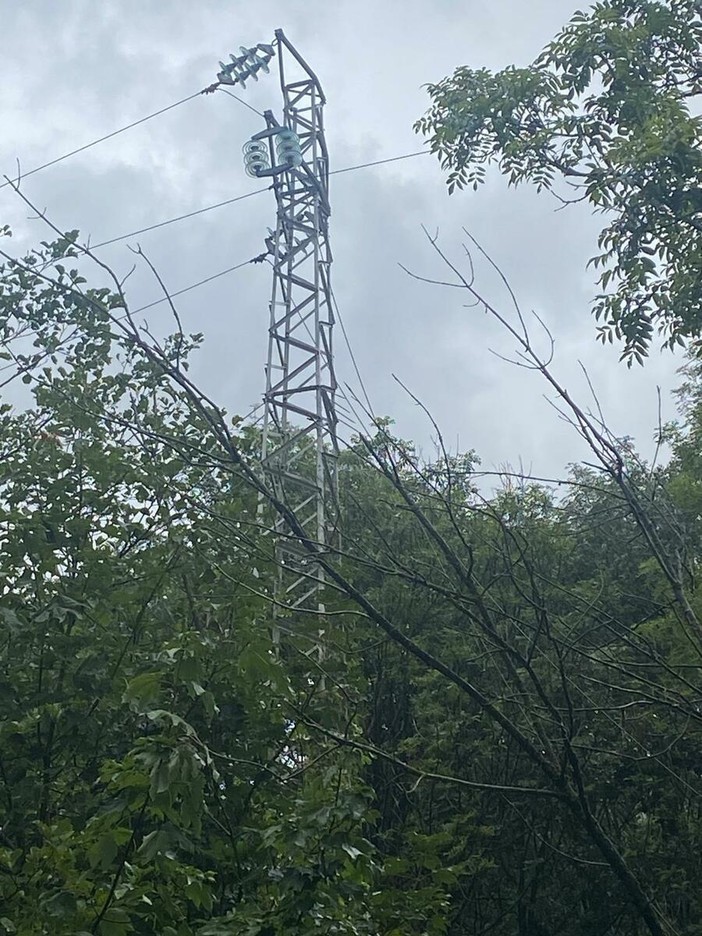 Danni da maltempo a Termee Sant'Anna di Valdieri, rirpristinate in tempi record le linee elettriche Danni da maltempo a Termee Sant'Anna di Valdieri, rirpristinate in tempi record le linee elettriche