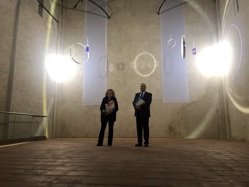 “E luce fu” in San Francesco: in mostra l’arte immersiva di Balla, Fontana, Eliasson e Leotta