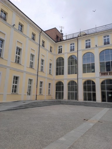 Cuneo, Lettori in cammino: una parata cittadina per dare il via ai festeggiamenti per il nuovo polo culturale