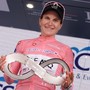 Elisa Longo Borghini a Imola con il trofeo del Giro d'Italia Women