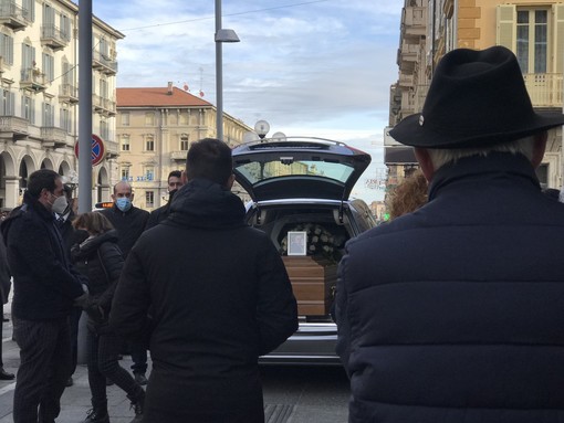 Il funerale del pizzaiolo dello Scugnizzo di Cuneo alla chiesa del sacro Cuore