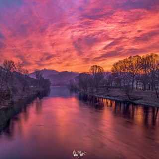 È un buongiorno "di fuoco" sul fiume Po È un buongiorno "di fuoco" sul fiume Po