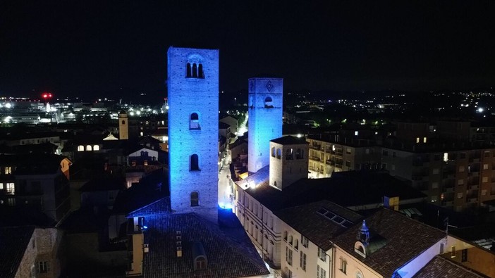 Alba si illumina di blu per la Giornata mondiale della fibrosi cistica Alba si illumina di blu per la Giornata mondiale della fibrosi cistica
