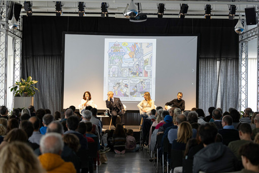 Allo Spazio Varco, per il Festival dei Luoghi Comuni 2024, l’incontro con Serena Colombo, coordinatrice editoriale di Topolino, Alessandro Sisti, sceneggiatore e dei disegnatori Simona Capovilla e Blasco Pisapia (ph@Loris Salussolia) Allo Spazio Varco, per il Festival dei Luoghi Comuni 2024, l’incontro con Serena Colombo, coordinatrice editoriale di Topolino, Alessandro Sisti, sceneggiatore e dei disegnatori Simona Capovilla e Blasco Pisapia (ph@Loris Salussolia)