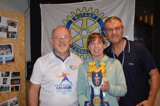 Ezio Porro, Caroline Horgnies e Jerome Boulanger con la coppa Ezio Porro, Caroline Horgnies e Jerome Boulanger con la coppa
