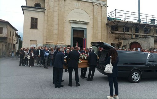 L’ultimo saluto a Maurino, “il sindaco che sapeva vedere opportunità dove gli altri vedono problemi” L’ultimo saluto a Maurino, “il sindaco che sapeva vedere opportunità dove gli altri vedono problemi”