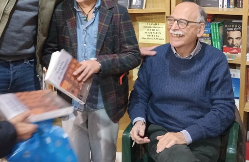 Beppe Magliano durante una precedente presentazione del libro “Il cortile di via Mazzini” Beppe Magliano durante una precedente presentazione del libro “Il cortile di via Mazzini”