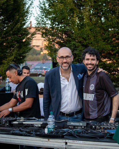 Il sindaco Luca Robaldo con il dj Gabriele Giudici