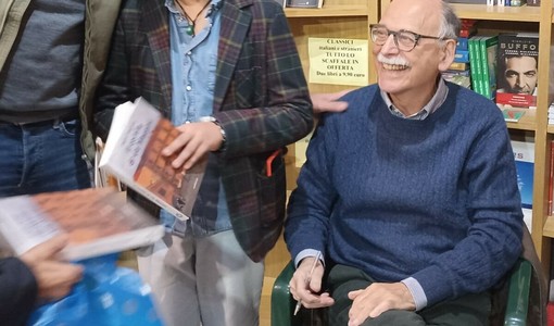 Beppe Magliano durante una precedente presentazione del libro “Il cortile di via Mazzini” Beppe Magliano durante una precedente presentazione del libro “Il cortile di via Mazzini”