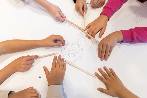 Un laboratorio per bambini e ragazzi in una delle edizioni passate del Festival dei Luoghi Comuni