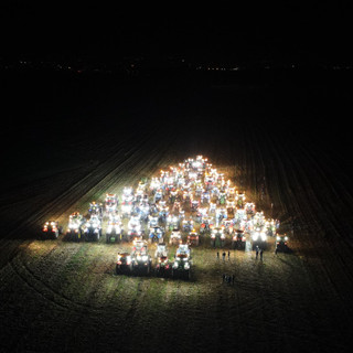 A Bra 88 trattori compongono l’Agri-Pino notturno di Bandito [FOTO E VIDEO]