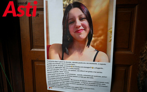 La straziante lettera della madre di Zoe, affissa sulla porta della chiesa (Ph. Merfephoto - Efrem Zanchettin)