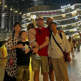 Famiglia di Madonna delle Grazie in volo verso l'Italia