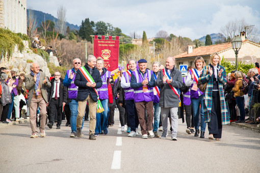 Bra ospite d'onore alla Festa delle Violette in Provenza: il sindaco sfila a Tourrettes-sur-Loup