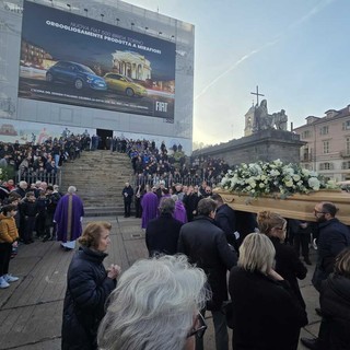 Chiesa della Gran Madre gremita per l'ultimo saluto al patron di Acqua Sant'Anna