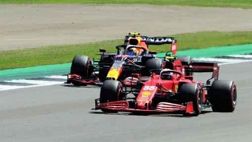 Cosa dobbiamo aspettarci dalla battaglia per il titolo tra Ferarri e Red Bull in F1?
