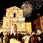 Mondovì, la 'Notte bianca' con i Feu dla Madona si rivela vincente: ampio pubblico a Breo e Piazza Mondovì, la 'Notte bianca' con i Feu dla Madona si rivela vincente: ampio pubblico a Breo e Piazza