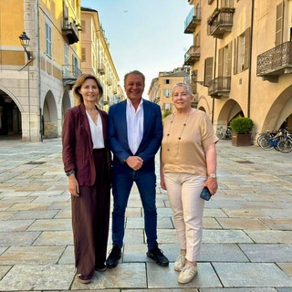 Da sinistra l'assessora comunale alle Manifestazioni Sara Tomatis, l'assessore regionale Paolo Bongioanni e la sindaca di Cuneo Patrizia Manassero Da sinistra l'assessora comunale alle Manifestazioni Sara Tomatis, l'assessore regionale Paolo Bongioanni e la sindaca di Cuneo Patrizia Manassero