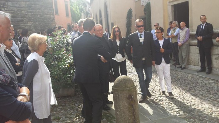 Cordoglio cuneese ai funerali di mamma Calderoli, con Bossi e Berlusconi Cordoglio cuneese ai funerali di mamma Calderoli, con Bossi e Berlusconi