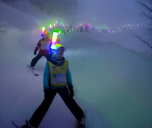 A Limone Piemonte la fiaccolata dei 200 atleti di Cuneoski2000