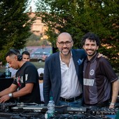 Il sindaco Luca Robaldo con il dj Gabriele Giudici Il sindaco Luca Robaldo con il dj Gabriele Giudici