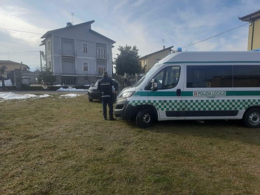 Cuneo, fugge all’alt della Polizia locale: scattano denuncia, sospensione della patente e confisca dell’auto