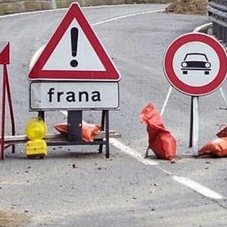 Piccolo smottamento sulla provinciale 154: strada liberata prima dell’arrivo dei soccorsi