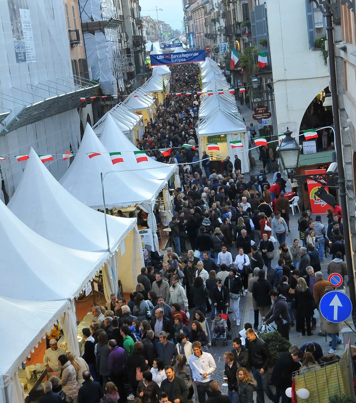 Fiera del Marrone, Confcommercio chiede un confronto con il Comune sulla viabilità Fiera del Marrone, Confcommercio chiede un confronto con il Comune sulla viabilità