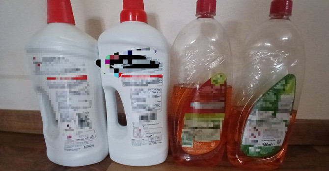Alcune confezioni di detersivi a confronto in un'immagine inviataci da un lettore Alcune confezioni di detersivi a confronto in un'immagine inviataci da un lettore