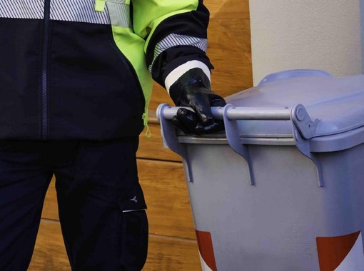 Genola, al via la rivoluzione nella raccolta differenziata: arrivano i nuovi mastelli per l’indifferenziato Genola, al via la rivoluzione nella raccolta differenziata: arrivano i nuovi mastelli per l’indifferenziato