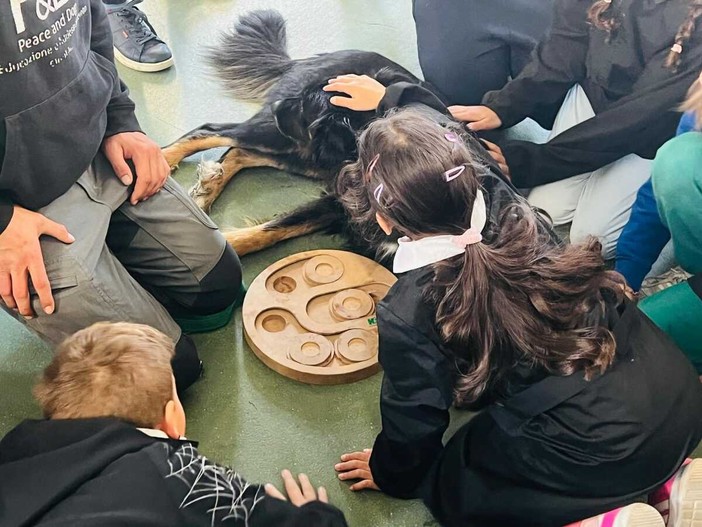 Gli alunni di Garessio imparano a conoscere e rispettare gli amici a quattro zampe Gli alunni di Garessio imparano a conoscere e rispettare gli amici a quattro zampe