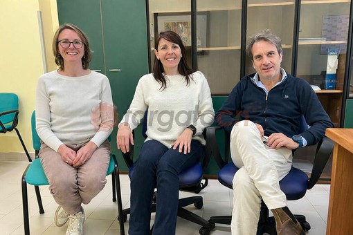 Da sinistra la dottoressa Federica Lombardi, l'infermiera Patrizia Rosso e il dottor Domenico Vitale, primario della Rianimazione dell'ospedale di Cuneo Da sinistra la dottoressa Federica Lombardi, l'infermiera Patrizia Rosso e il dottor Domenico Vitale, primario della Rianimazione dell'ospedale di Cuneo