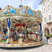 In piazza Maggiore a Mondovì è tornata la giostra dei cavalli