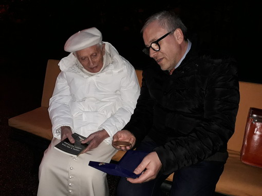 Il Presidente Regionale Avis Piemonte Giorgio Groppo ha incontrato il Papa Emerito in occasione della consegna del suo ultimo libro