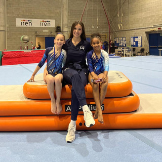 Nella foto: Aurora Pesce e Debora De Soares insieme al tecnico Anna Dalmasso