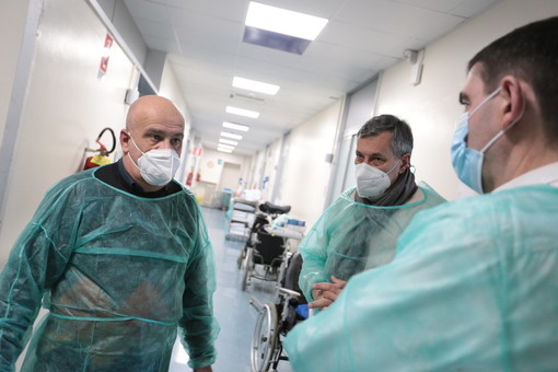 Il dottor Guerra con l'assessore Icardi durante una recente visita all'ospedale di Fossano