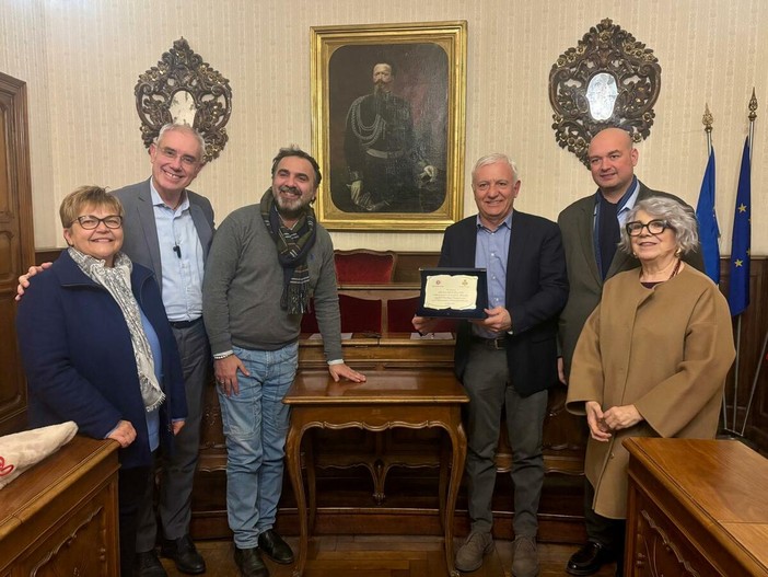 Robiola del Cravè De.Co. e Cavolfiore rosso tardivo: firmato il gemellaggio gastronomico tra i Comuni di Cherasco e Moncalieri