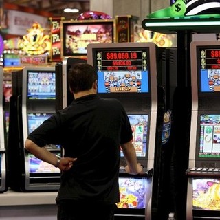 Gioco d’azzardo patologico, la provincia di Cuneo spende un miliardo di euro all'anno. “Si deve porre un freno” Gioco d’azzardo patologico, la provincia di Cuneo spende un miliardo di euro all'anno. “Si deve porre un freno”