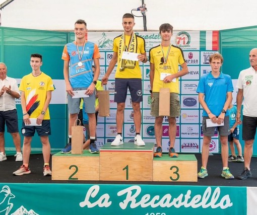 Il podio u23 di Casnigo con Mattio e Giolitti (foto Pod. Valle Varaita - sito fidal piemonte)
