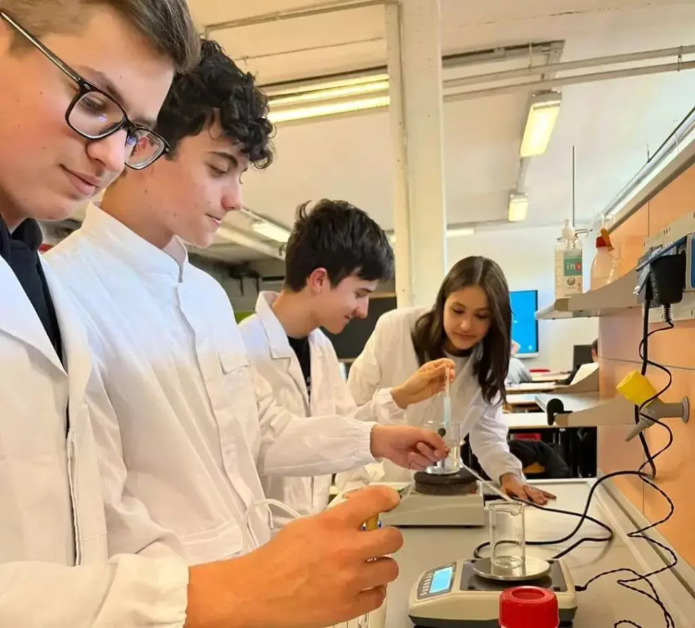 Porte aperte sul futuro: il Vallauri di Fossano si presenta ai ragazzi delle medie Porte aperte sul futuro: il Vallauri di Fossano si presenta ai ragazzi delle medie