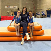 Nella foto: Aurora Pesce e Debora De Soares insieme al tecnico Anna Dalmasso