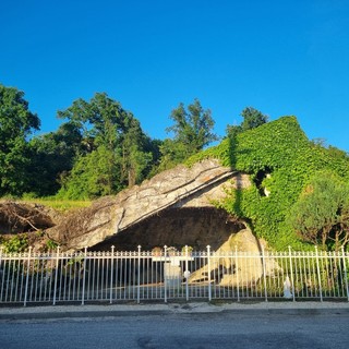 In foto la replica della grotta di Lourdes, a Bra In foto la replica della grotta di Lourdes, a Bra