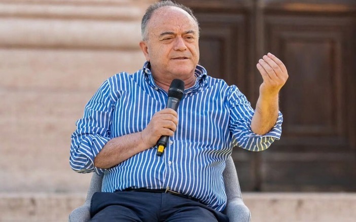 Nicola Gratteri (Foto profilo Fb PiazzAasiago) Nicola Gratteri (Foto profilo Fb PiazzAasiago)