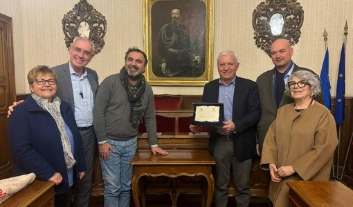 Robiola del Cravè De.Co. e Cavolfiore rosso tardivo: firmato il gemellaggio gastronomico tra i Comuni di Cherasco e Moncalieri