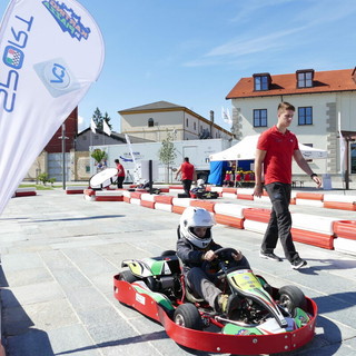 Bra, 330 alunni delle scuole primarie a lezione di sicurezza stradale con l’Aci alla guida di kart elettrici