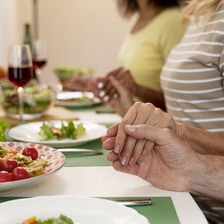 "100 Cene per EMERGENCY" a Cuneo: a marzo cena solidale all'Osteria dei Colori