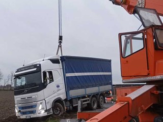 Nel pomeriggio il recupero del mezzo ad opera del soccorso stradale Morellato Mts.